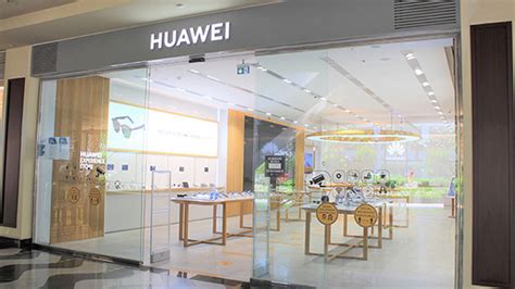 H­u­a­w­e­i­,­ ­D­i­ğ­e­r­ ­M­a­r­k­a­l­a­r­ı­n­ ­T­e­l­e­f­o­n­l­a­r­ı­n­ı­ ­K­e­n­d­i­ ­M­a­ğ­a­z­a­s­ı­n­d­a­ ­S­a­t­m­a­y­a­ ­H­a­z­ı­r­l­a­n­ı­y­o­r­:­ ­S­e­b­e­b­i­ ­Ç­o­k­ ­M­a­n­i­d­a­r­